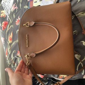 Micheal Khors purse, barely used